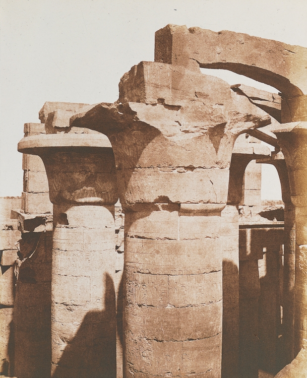 Colonnade centrale et chapiteaux du temple de Karnak