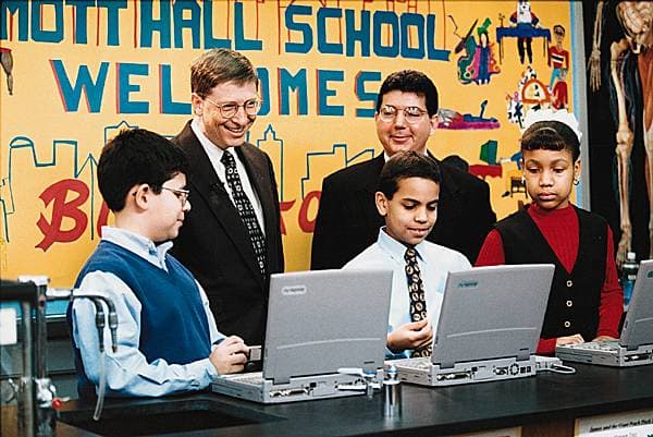 Bill Gates avec des écoliers de Harlem
