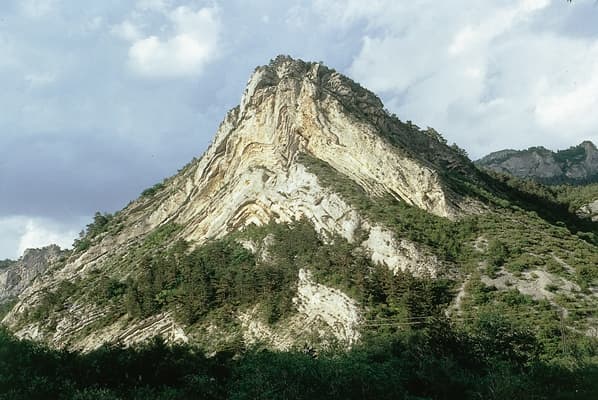 Encyclopédie Larousse En Ligne Montagne Latin Populaire