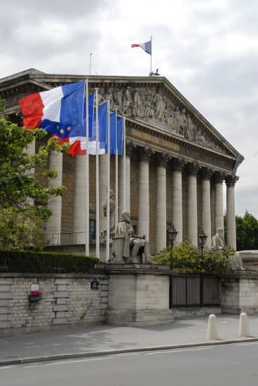 Assemblée Nationale Française - LAROUSSE