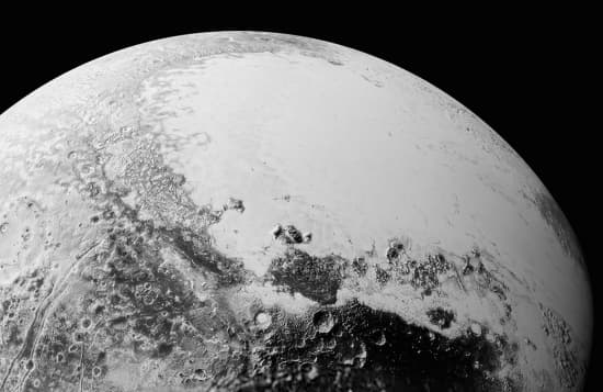 Pluton, les plaines glacées